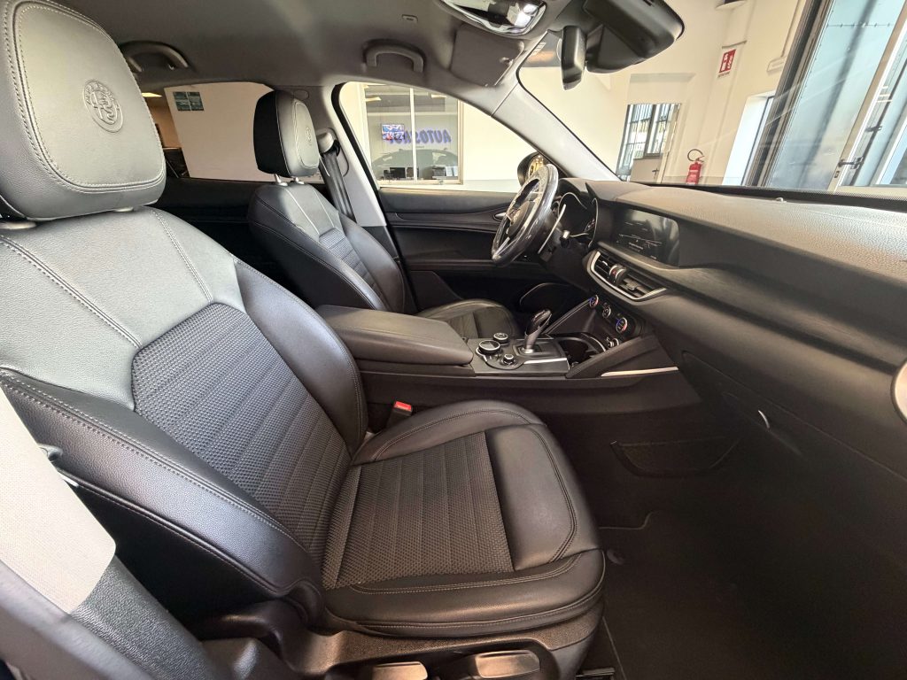 Alfa Romeo Stelvio  Stelvio 2.2 t Business Q4 210cv auto