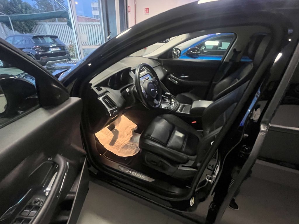 Jaguar E-Pace  E-Pace 2.0 i awd 200cv auto
