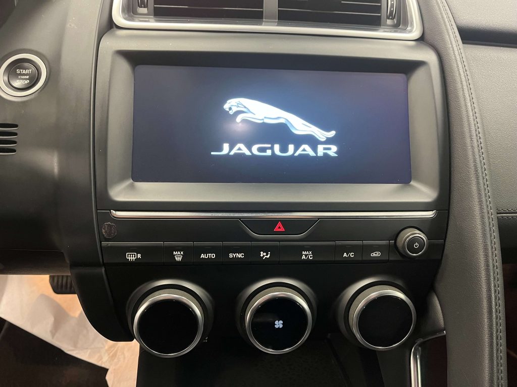 Jaguar E-Pace  E-Pace 2.0 i awd 200cv auto