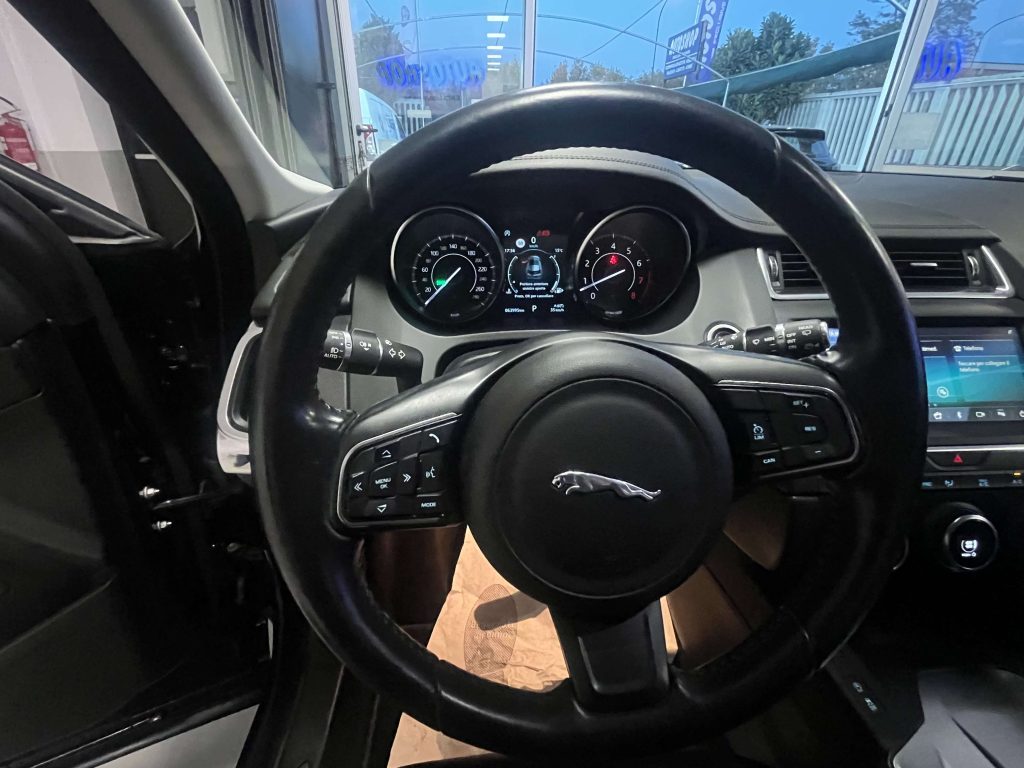 Jaguar E-Pace  E-Pace 2.0 i awd 200cv auto
