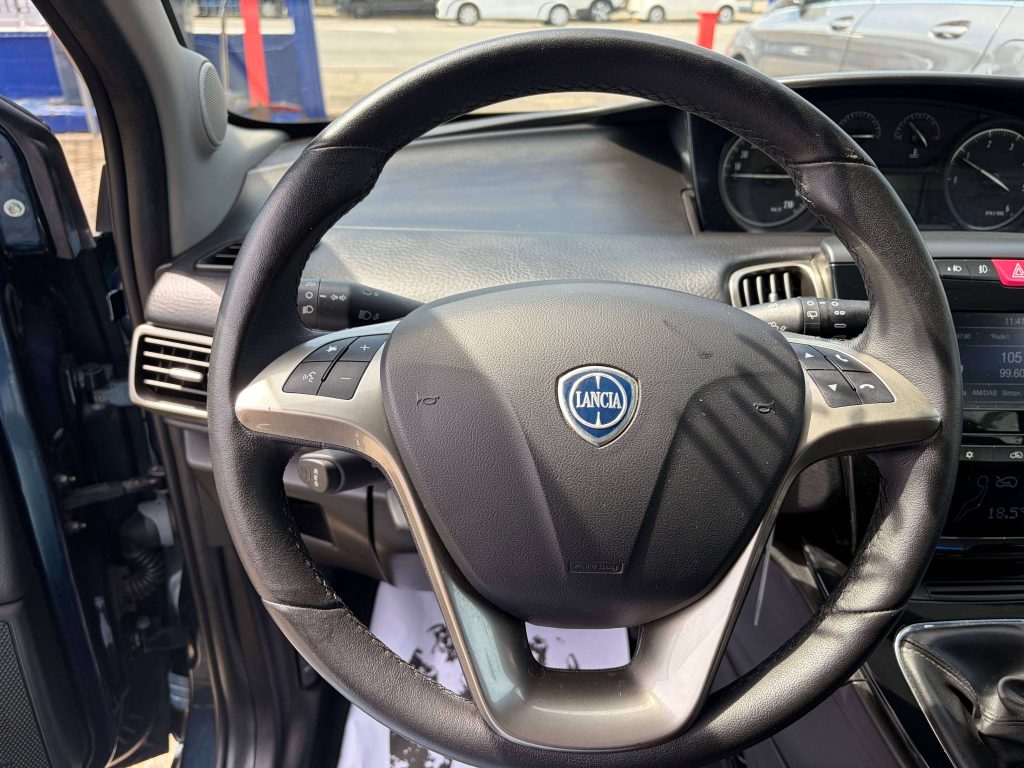 Lancia Ypsilon  Ypsilon III 2015 1.3 mjt Platinum s