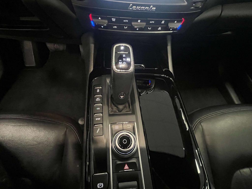 Maserati Levante  Levante 3.0 V6 Granlusso 275cv auto my20