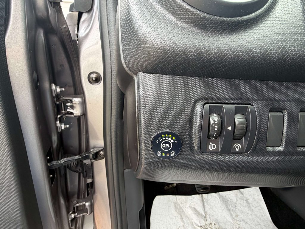 Renault Clio  Clio IV 2014 5p 1.2 Live Gpl 75cv