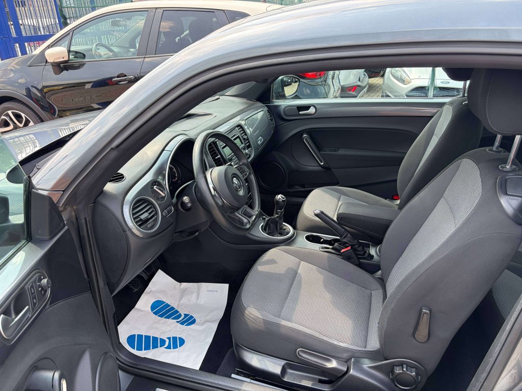 Volkswagen Maggiolino  Maggiolino 1.6 tdi Design 105cv