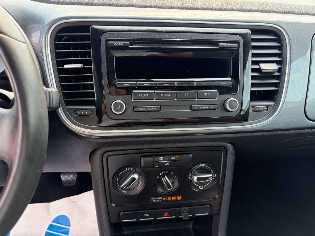Volkswagen Maggiolino  Maggiolino 1.6 tdi Design 105cv