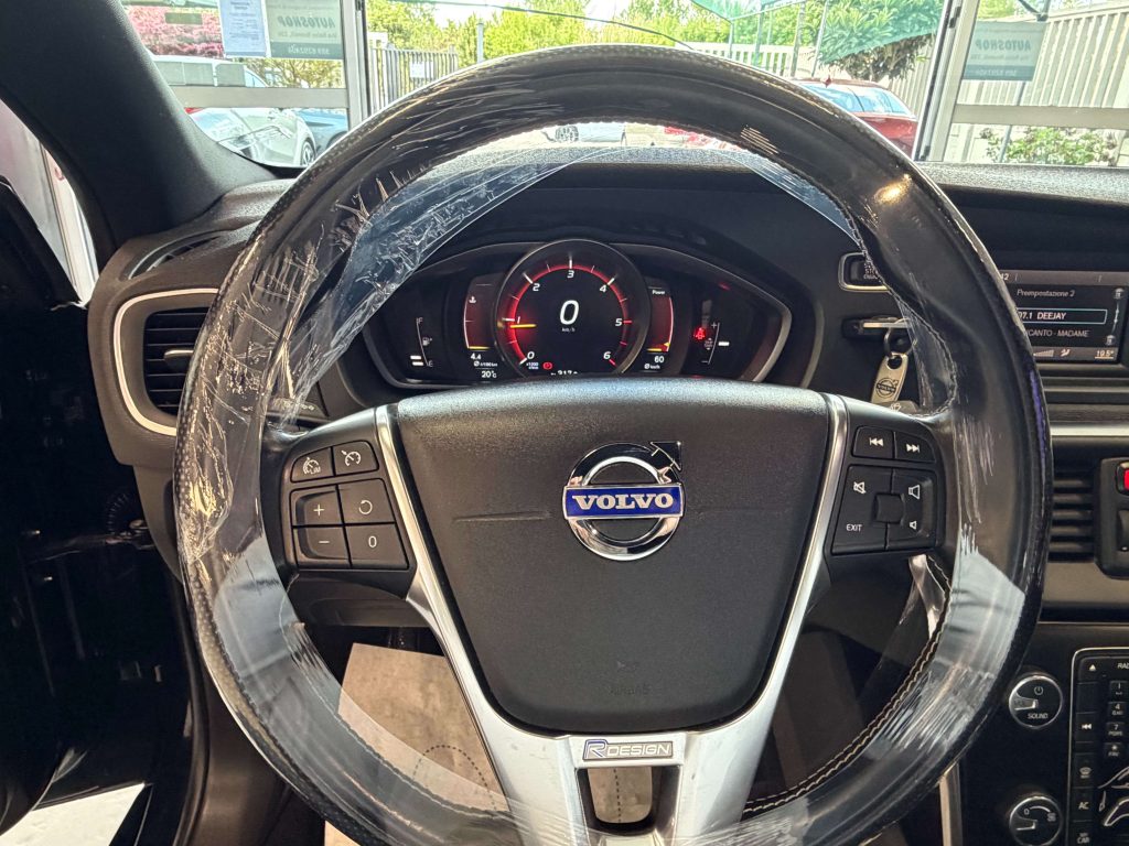 Volvo V40  V40 II1.6 d2 R-design Kinetic (r-design)