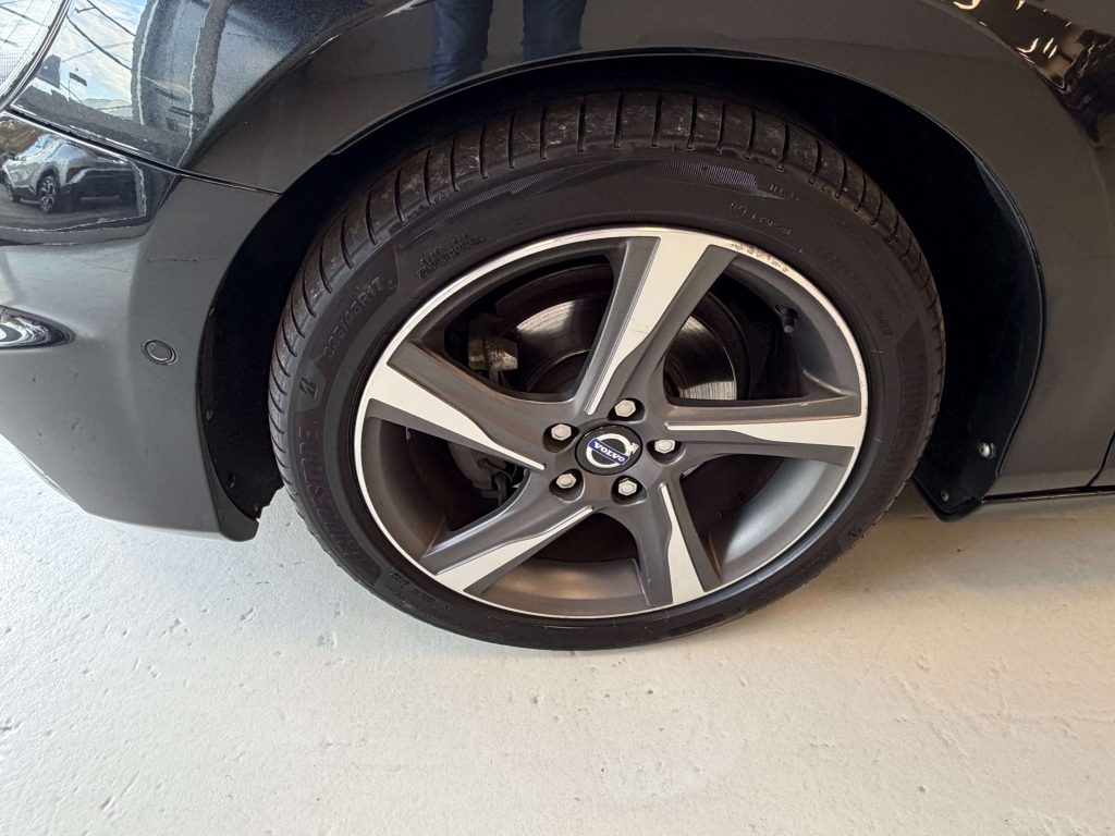 Volvo V40  V40 II1.6 d2 R-design Kinetic (r-design)