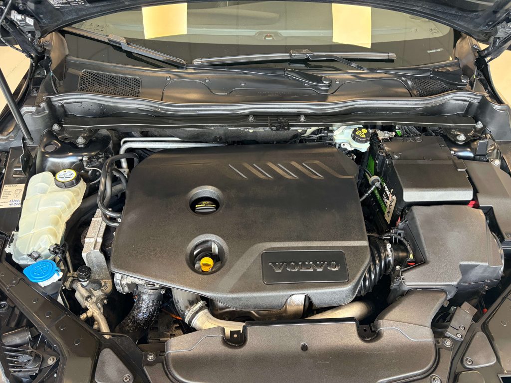 Volvo V40  V40 II1.6 d2 R-design Kinetic (r-design)