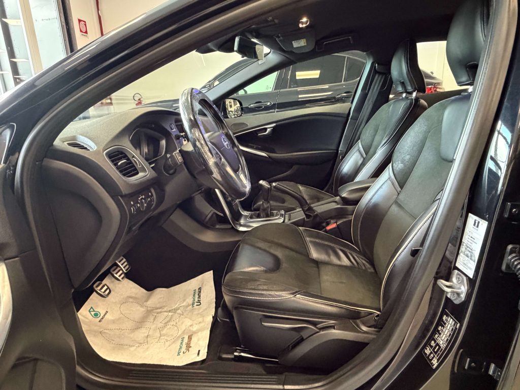 Volvo V40  V40 II1.6 d2 R-design Kinetic (r-design)