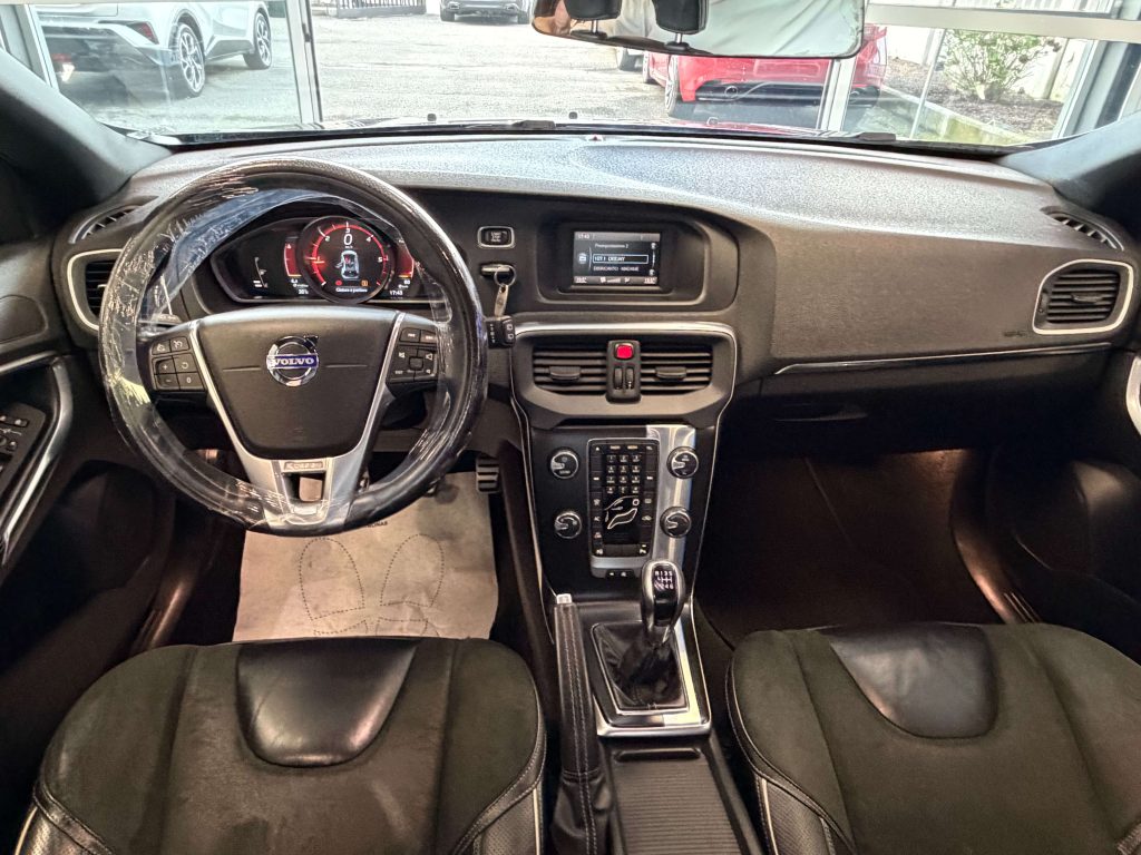Volvo V40  V40 II1.6 d2 R-design Kinetic (r-design)