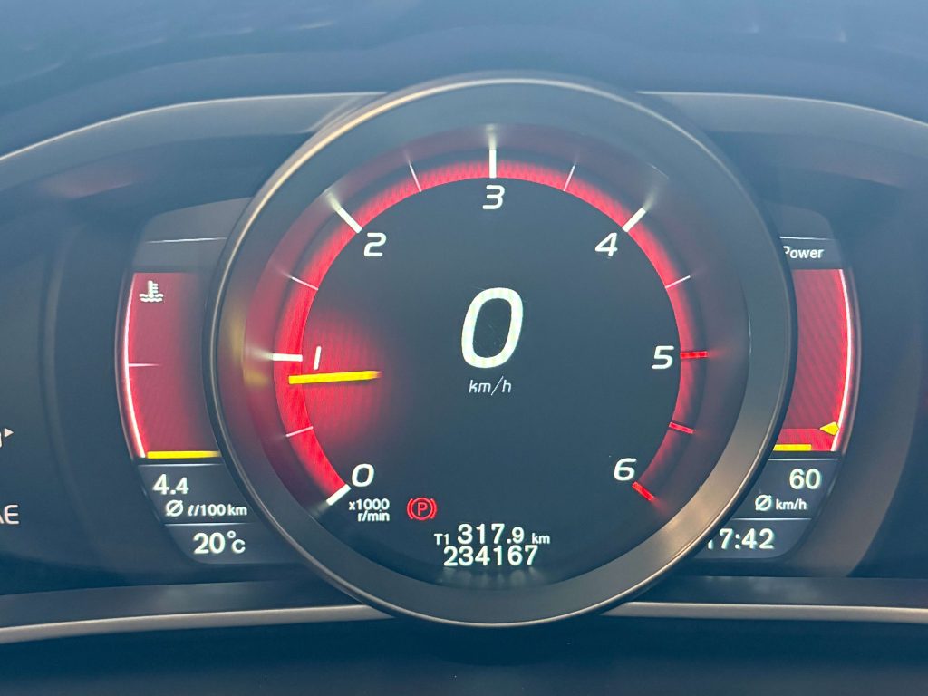 Volvo V40  V40 II1.6 d2 R-design Kinetic (r-design)